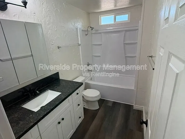 429 Glen St #C — Photo 6