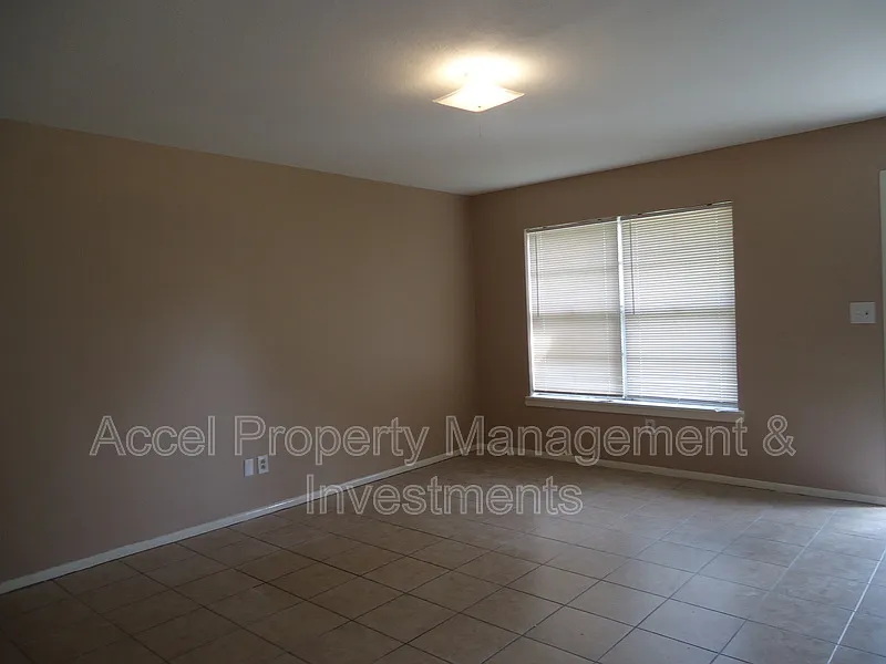 2 bed, 1.0 bath, 868 sqft, $600 — Photo 3