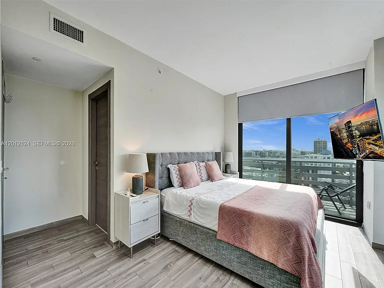 460 NE 28th St #1701 — Photo 35