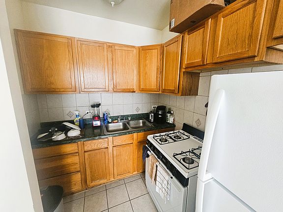 2nd image of 7460 N Ashland Ave APT 3