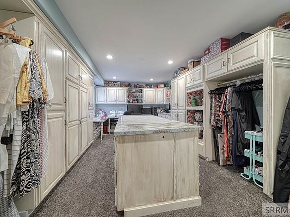5th image of 650 Emma Ct
