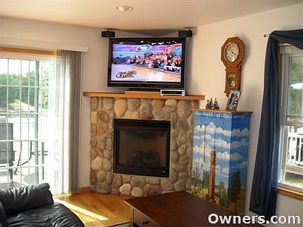 3rd image of 7855 W Holiday Ct