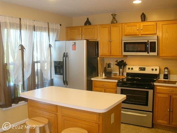 3rd image of 2712 Winston Ct