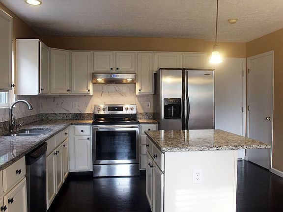 3rd image of 3151 Berkley Pointe Dr