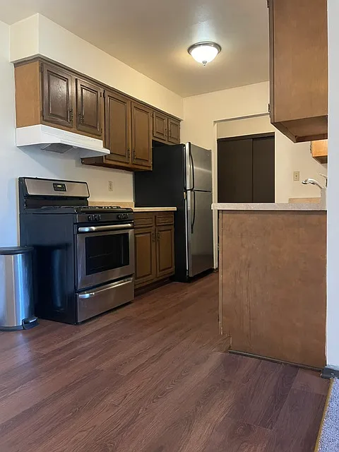 2 bed, 1.5 bath, 1050 sqft, $1,275 — Photo 2
