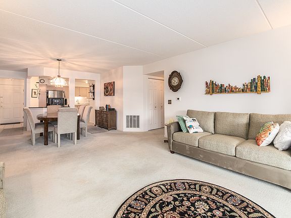 5th image of 7031 W Touhy Ave #511