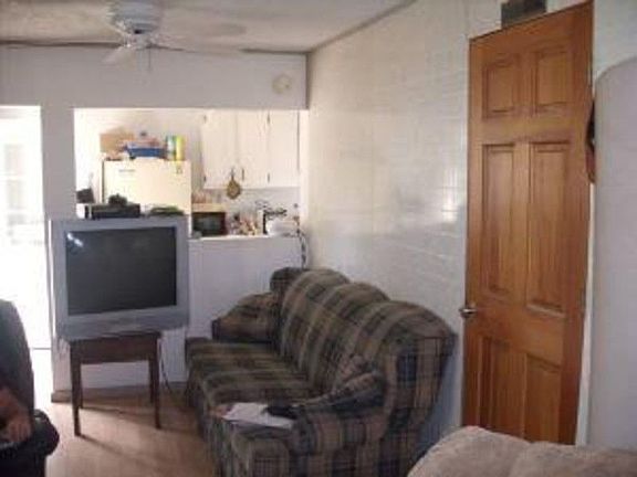 4th image of 611 Lynn St
