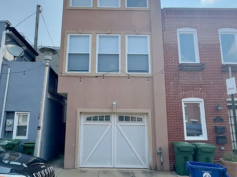 701 S Rose St — Photo 1