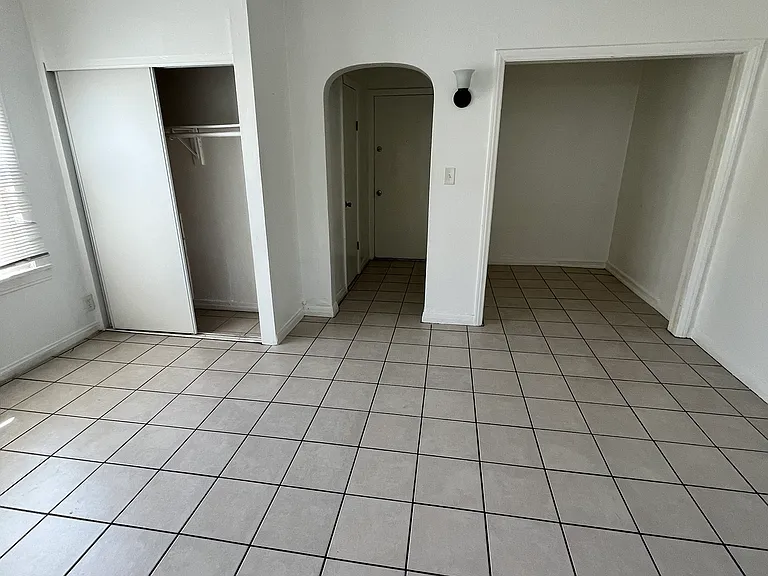 1012 N Ardmore Ave #111 — Photo 4