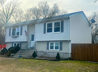 165 Circuit Dr, Riverside, RI 02915