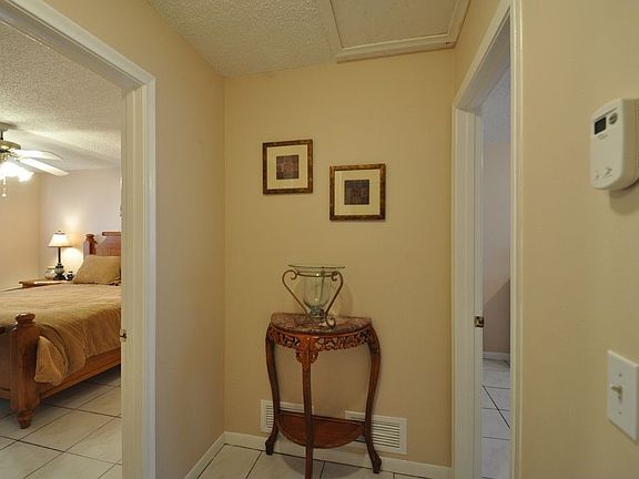 Hallway To Bedrooms_Unit 9039