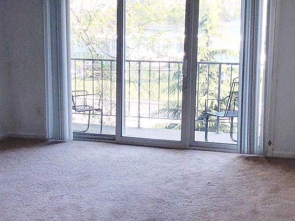 4th image of 11901 Parklawn Dr APT 204