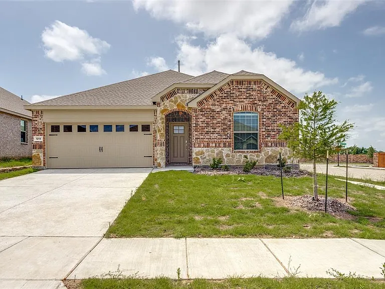 1213 Blue Spring Dr — Photo 1