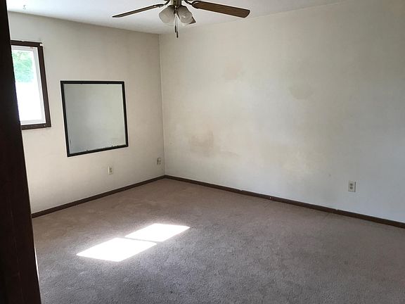 2nd image of 320 Elm St