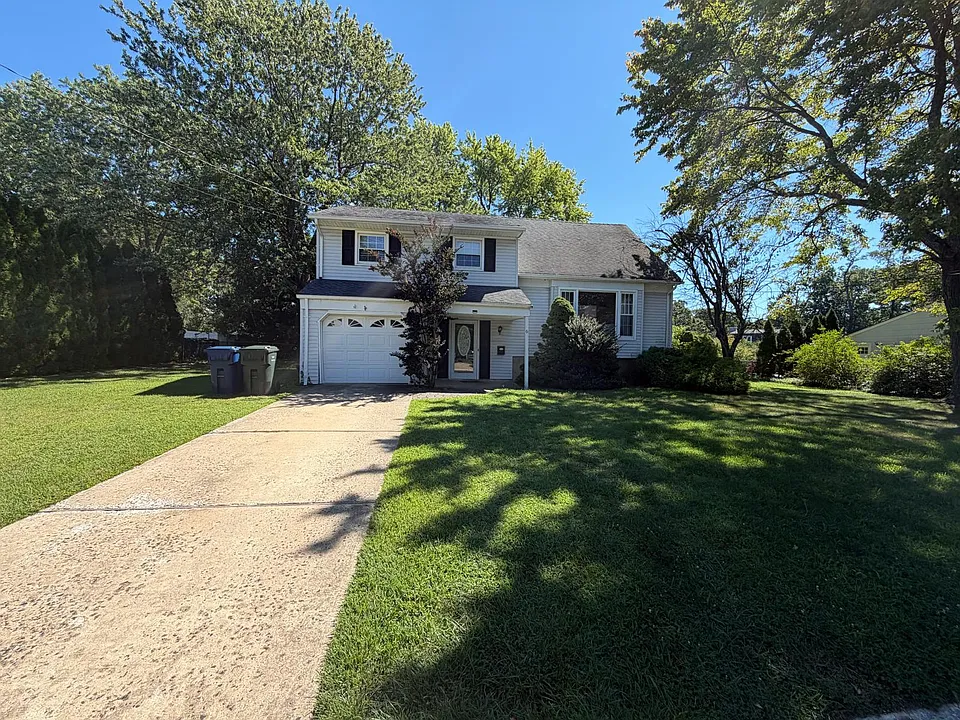 6 Roslyn Dr