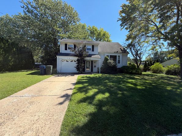 6 Roslyn Dr