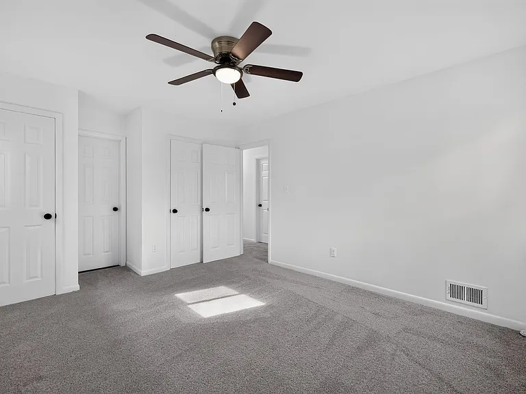 1700 Jarvis Ave — Photo 18