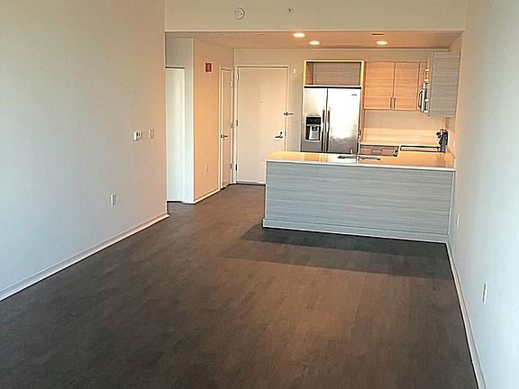 2nd image of 2031 Hudson St #1119