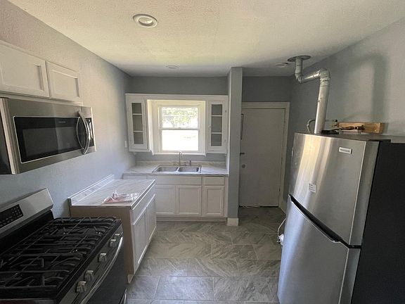 5th image of 3130 Illinois St #2