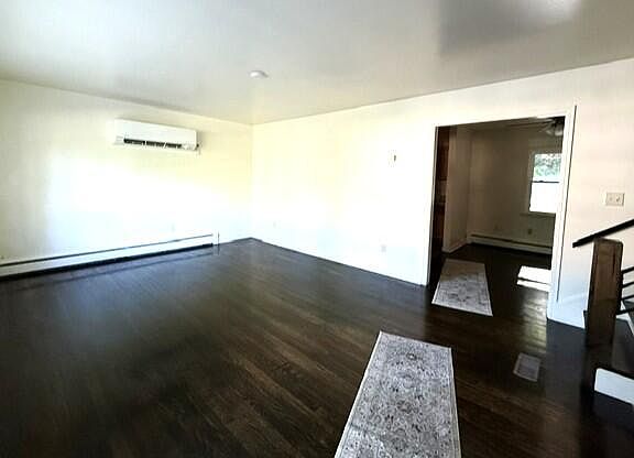 4th image of 308 Ridgewood Cir