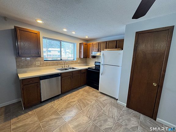 4th image of 39 Horton Hill Road #10I