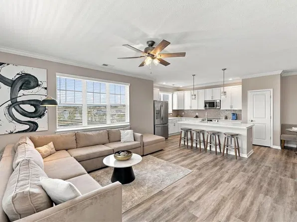 1724 Dromolin Dr #301, Virginia Beach, VA 23456
