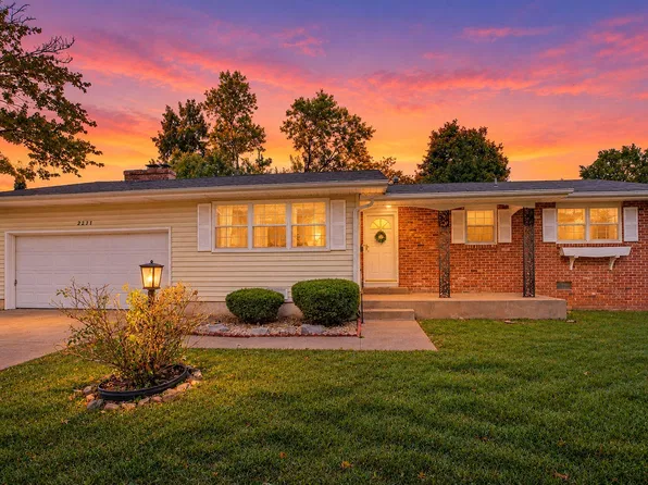 2211 E Mirabeau Street, Springfield, MO 65804