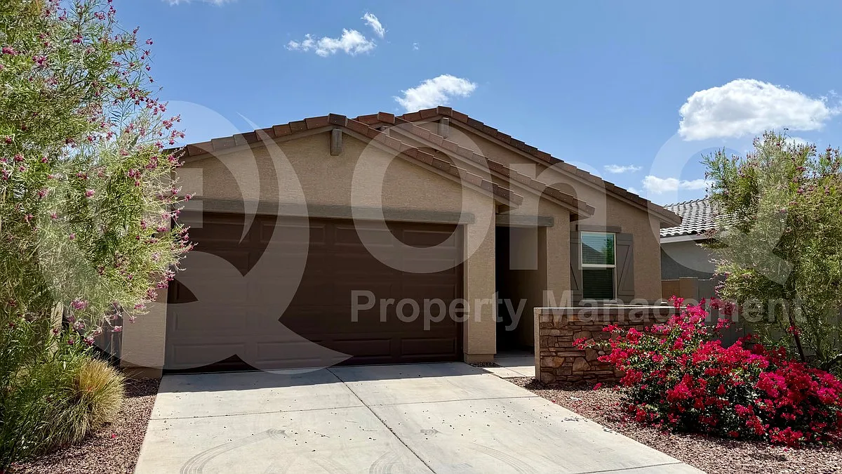 4 bed, 2.0 bath, 1813 sqft, $2,299 — Photo 3