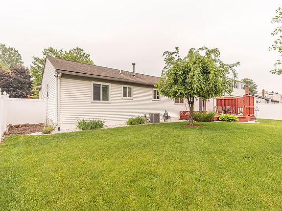 3rd image of 3929 Beech Dr