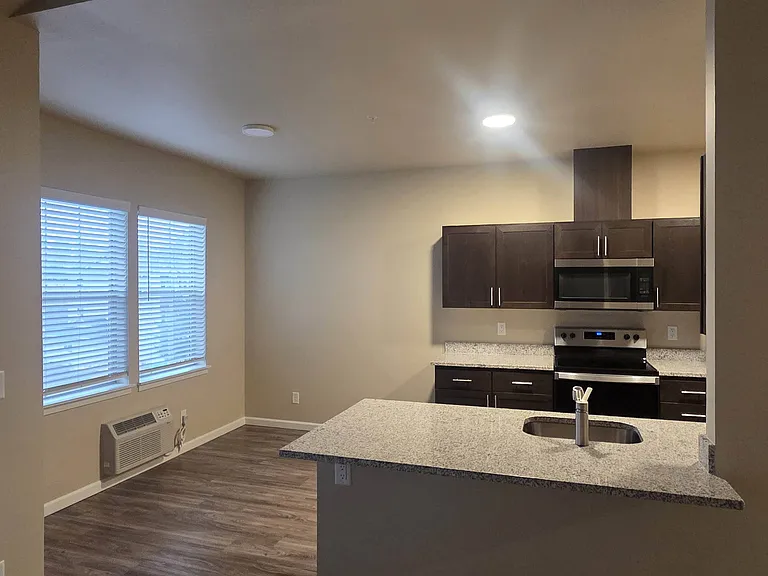 5661-5663 Woodside Dr SE — Photo 10