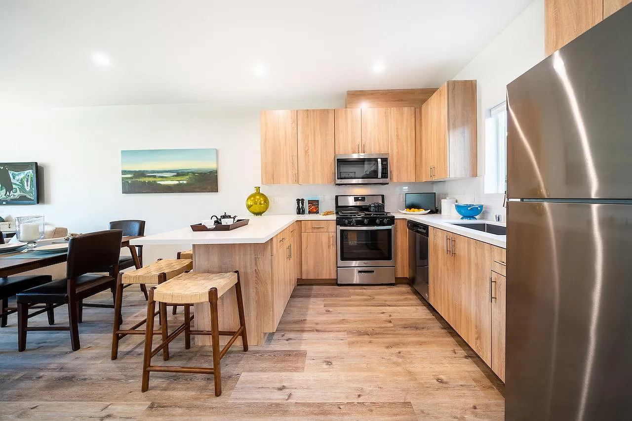 2 bed, 2.5 bath, 1270 sqft, $3,295 — Photo 4