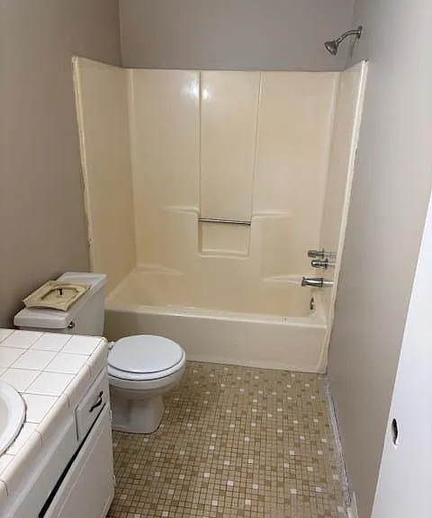1090 N Guignard Dr — Photo 5