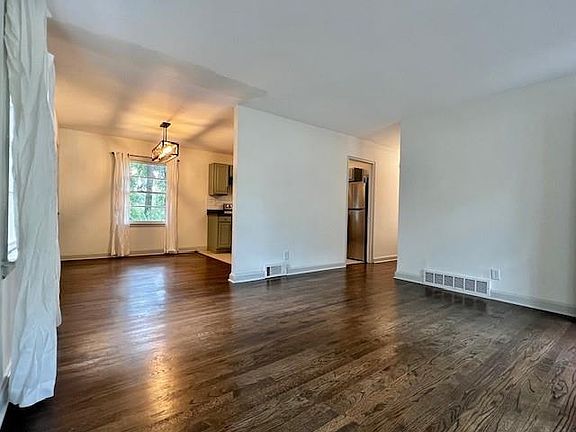 4th image of 2863 Catalina Dr