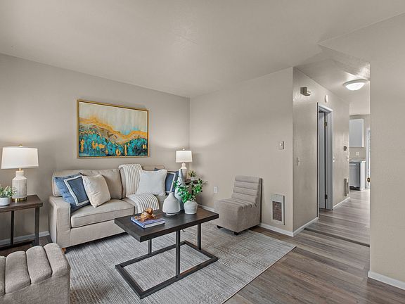 2nd image of 18440 Killarney Cir APT B