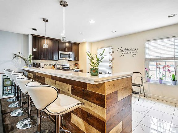 3rd image of 3653 Meadow Ln Unit 3653