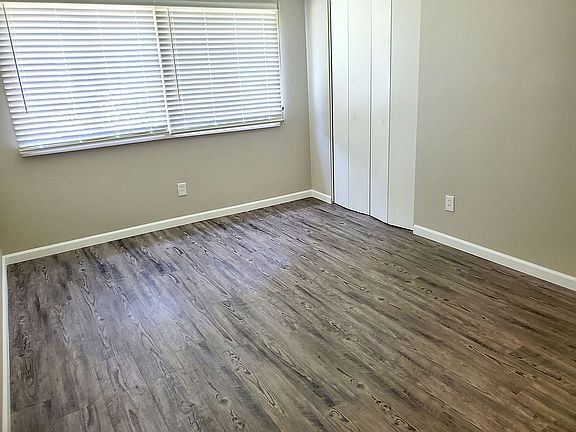 5th image of 4930 Broad Oak Dr