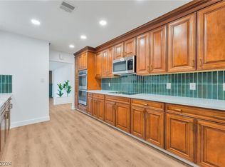 1300 Campbell Dr, Las Vegas, NV 89102