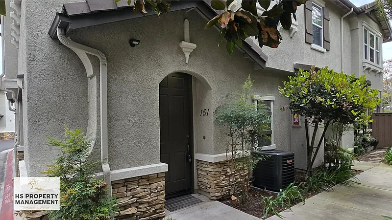 Building Photo - 425 S Meadowbrook Dr S #151