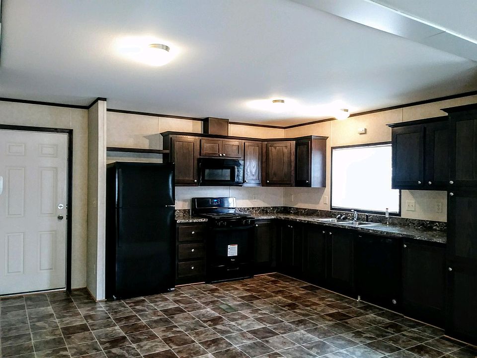 1st image of 205 Lakeshore Cir