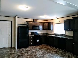205 Lakeshore Cir, Oxford, MI 48371