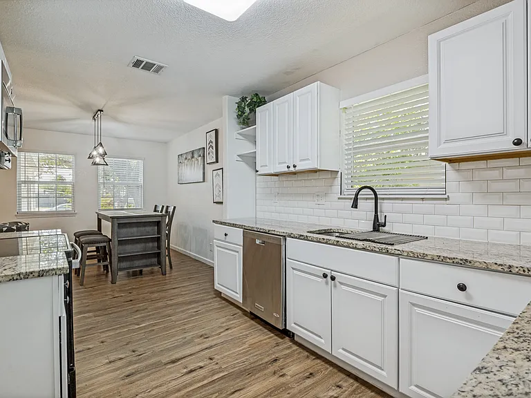 2214 Pine St — Photo 5