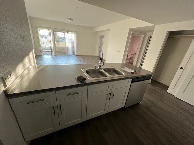 Glenoaks Residences — Photo 5