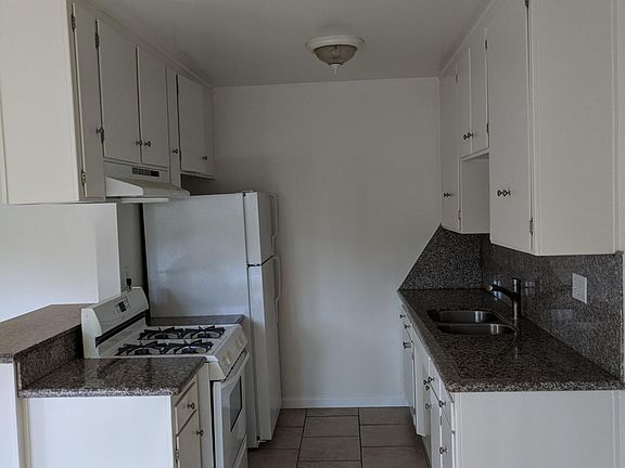 2nd image of 1129 E Ocean Blvd APT 3
