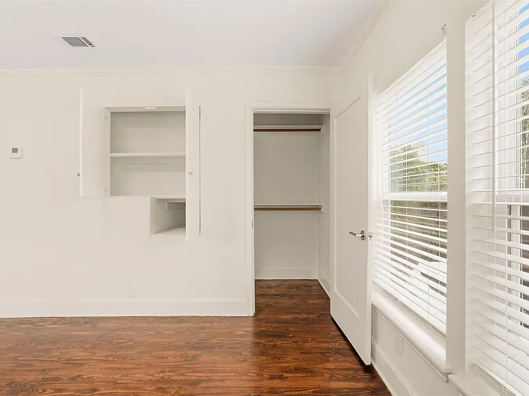 612 1/2 W Alabama St — Photo 21