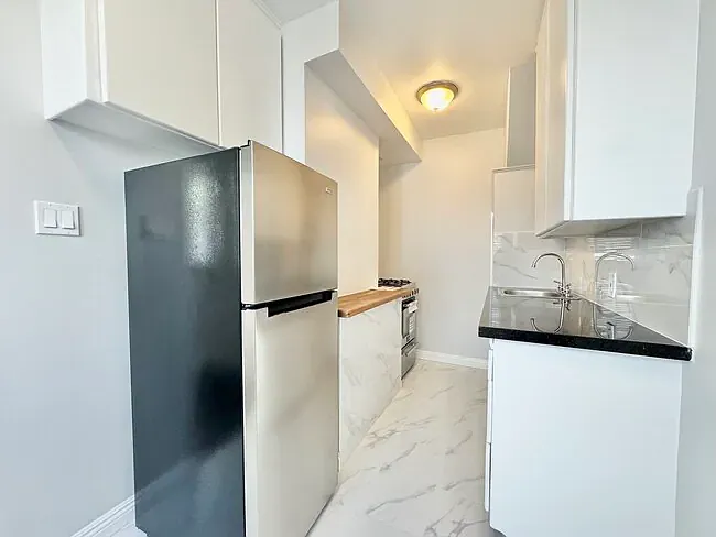 Oakhurst Apartments — Photo 30