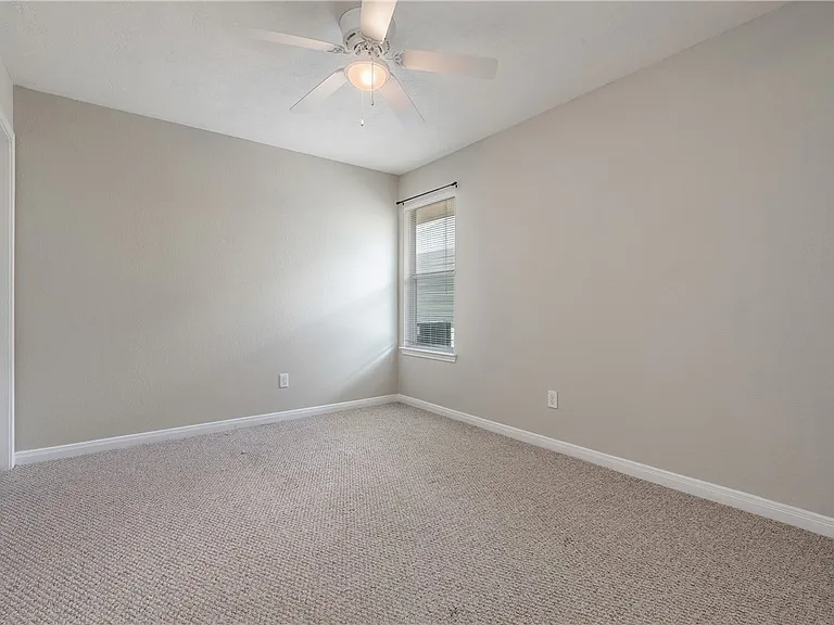 1033 Fallbrook Loop — Photo 9