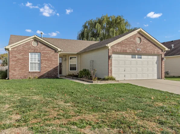 917 Runnymede Dr, Greenfield, IN 46140
