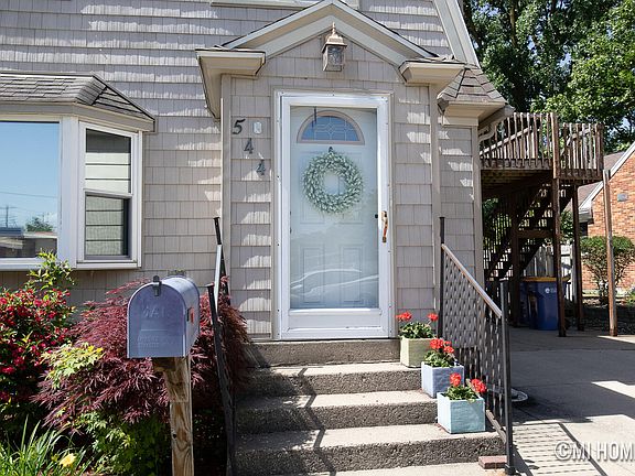 2nd image of 544 Cheshire Dr NE