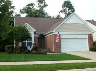 5307 Pentwater Dr, Howell, MI 48843