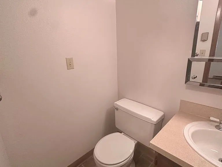 1013&1021 1033 Kirkland Ave NE — Photo 6